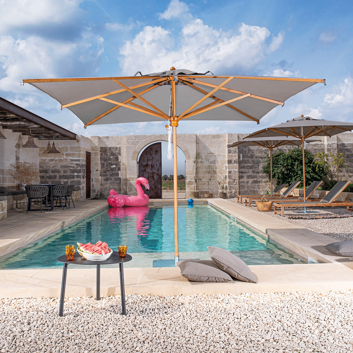 Central pole parasols