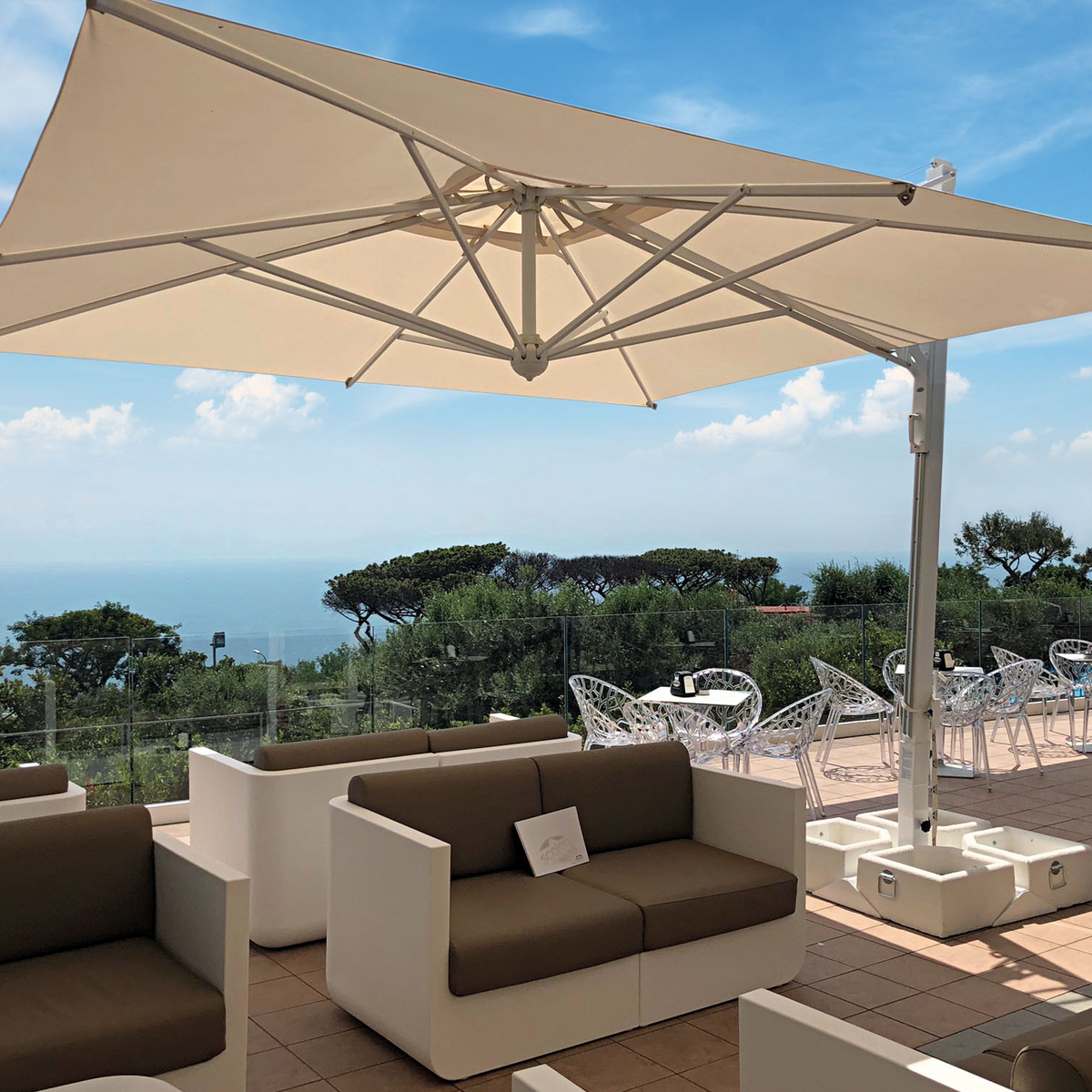 Side Post Retractable Parasols