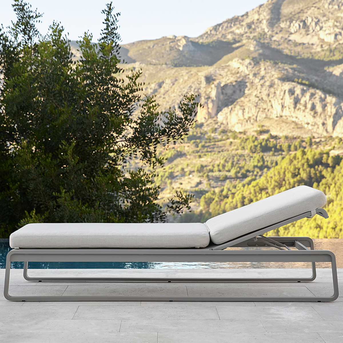 Bond Beach Chaise