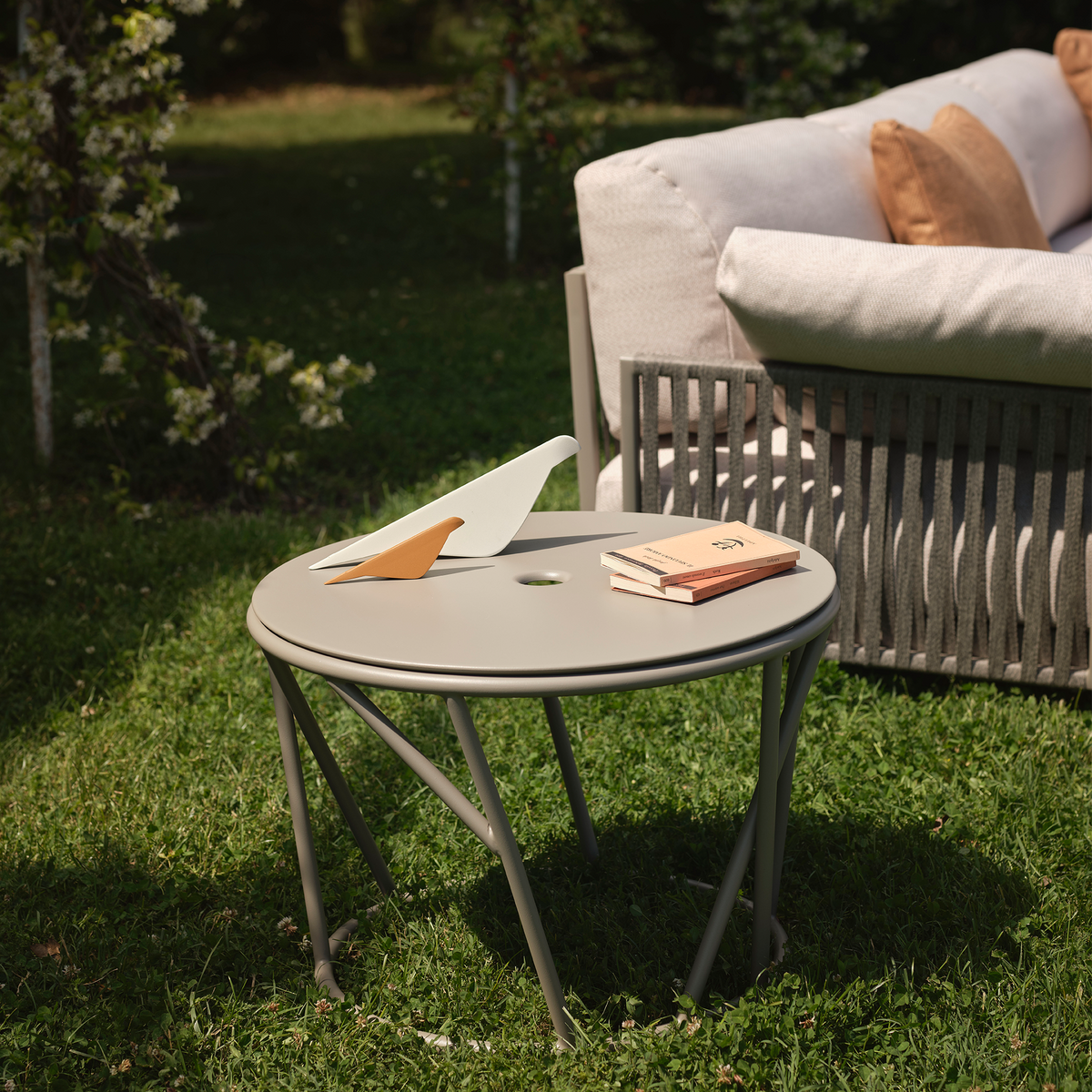 Wild Side Table 61 dia x 43 cm (69T1)