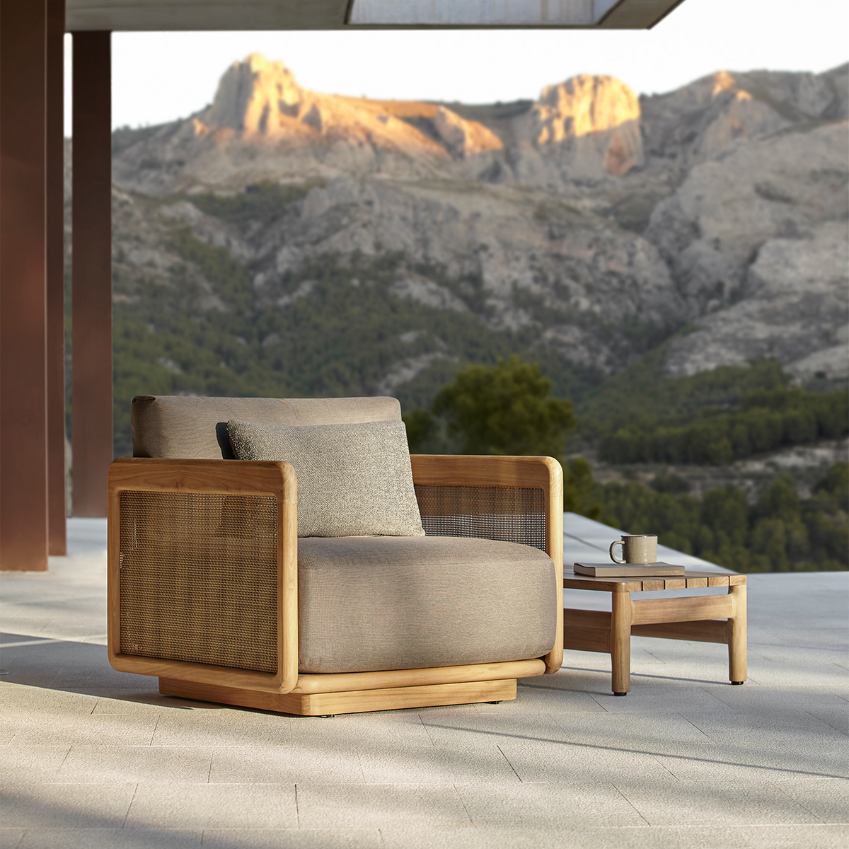 Dock Swivel Lounge Chair