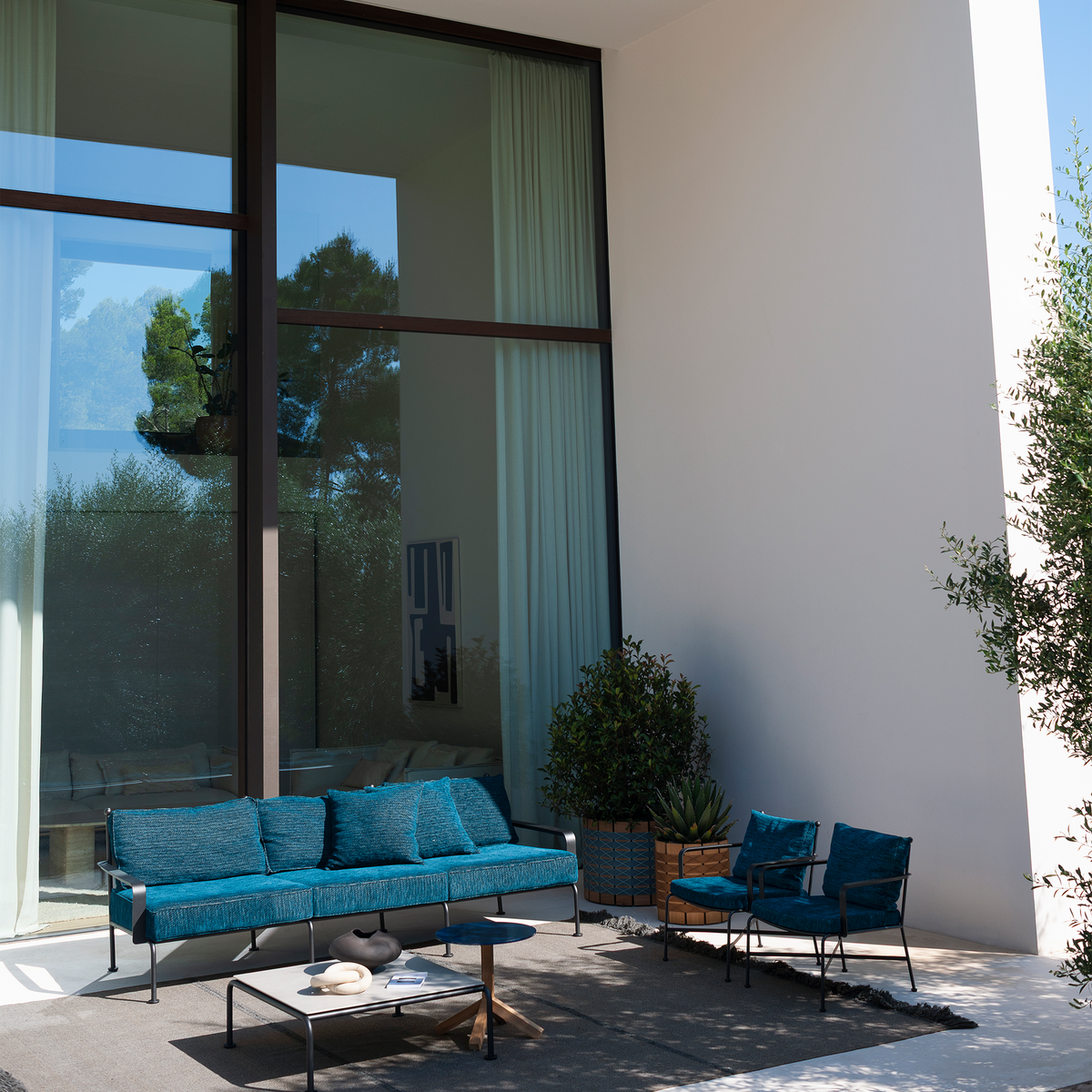 Roda Stresa 104, coffee table and pouf