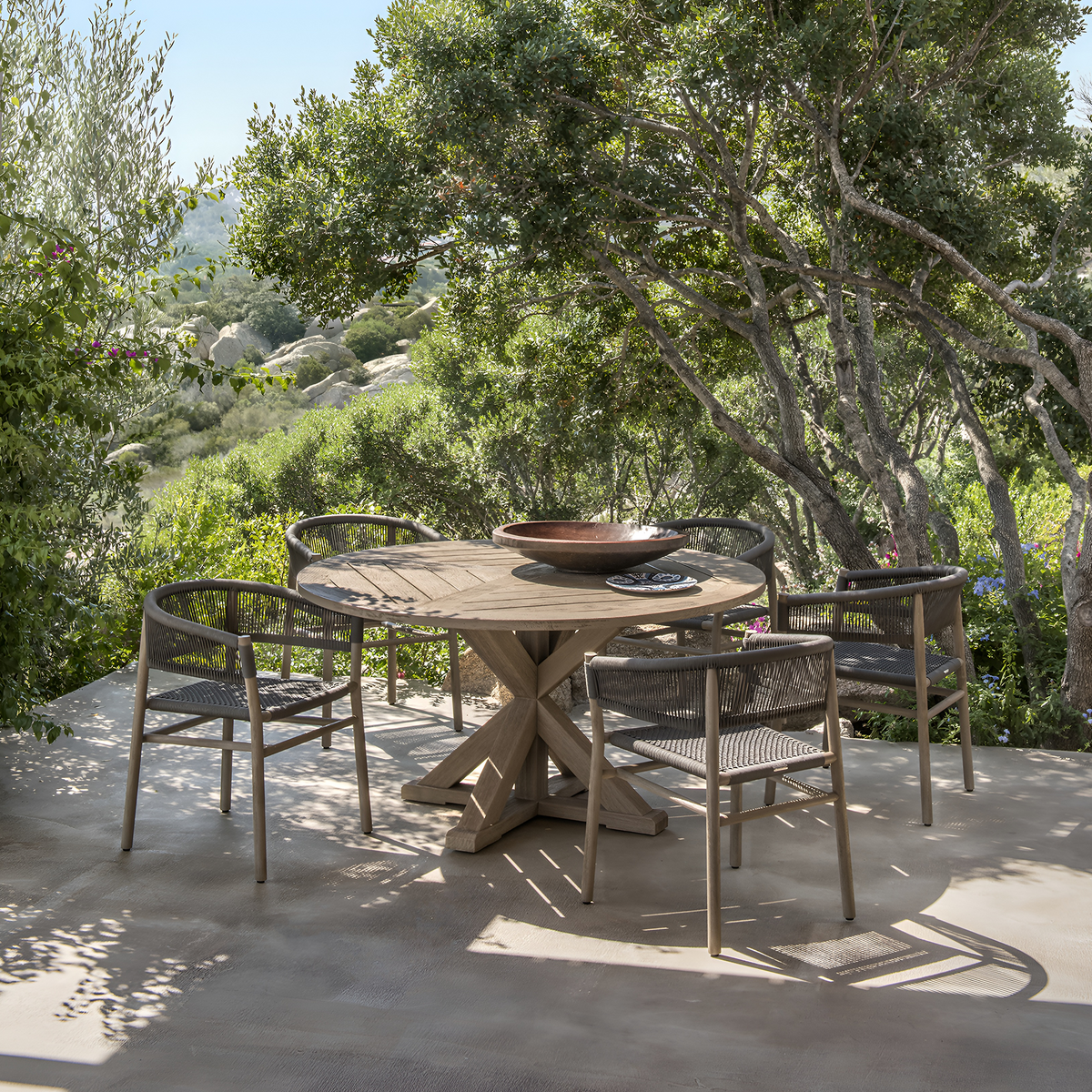 Cronos Dining Table 147 dia x 75 cm