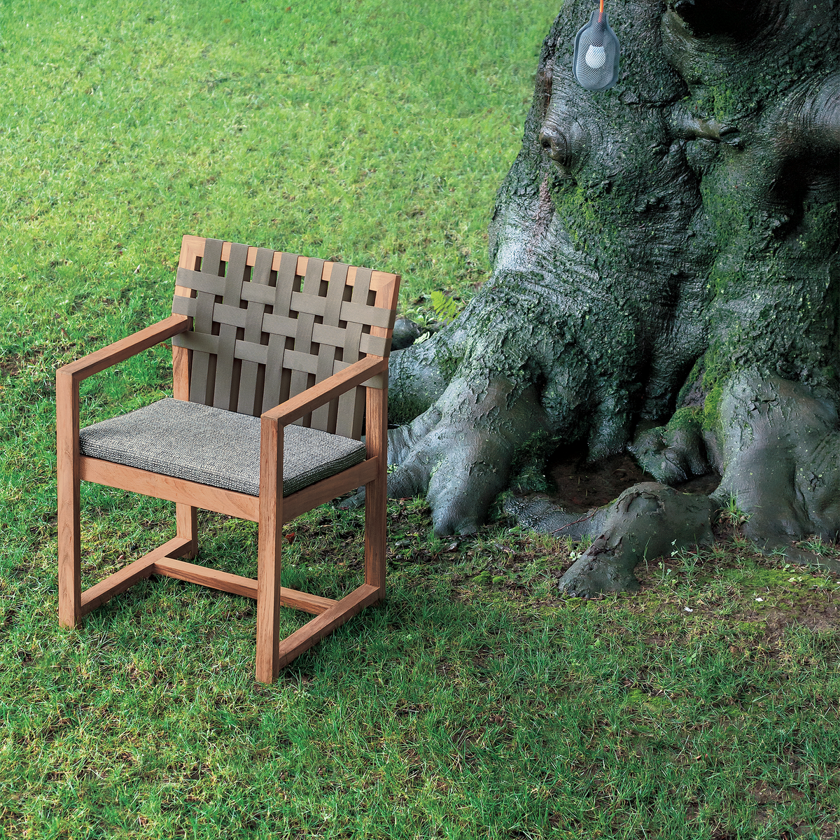 Roda Network Armchair, view 2