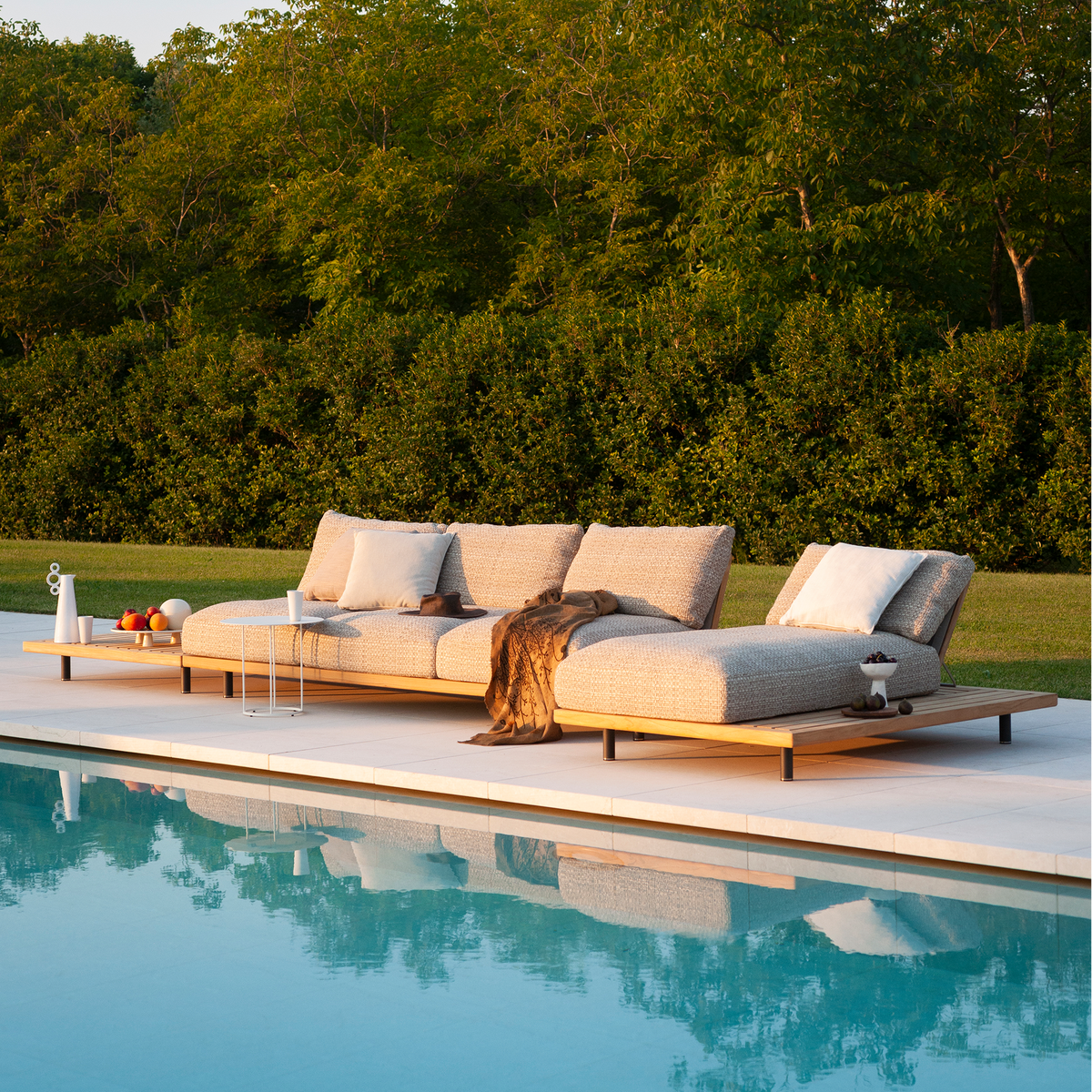 Roda Philia 401 1 Seater Left Chaise Longue, modular outdoor sofa in teak, view 2