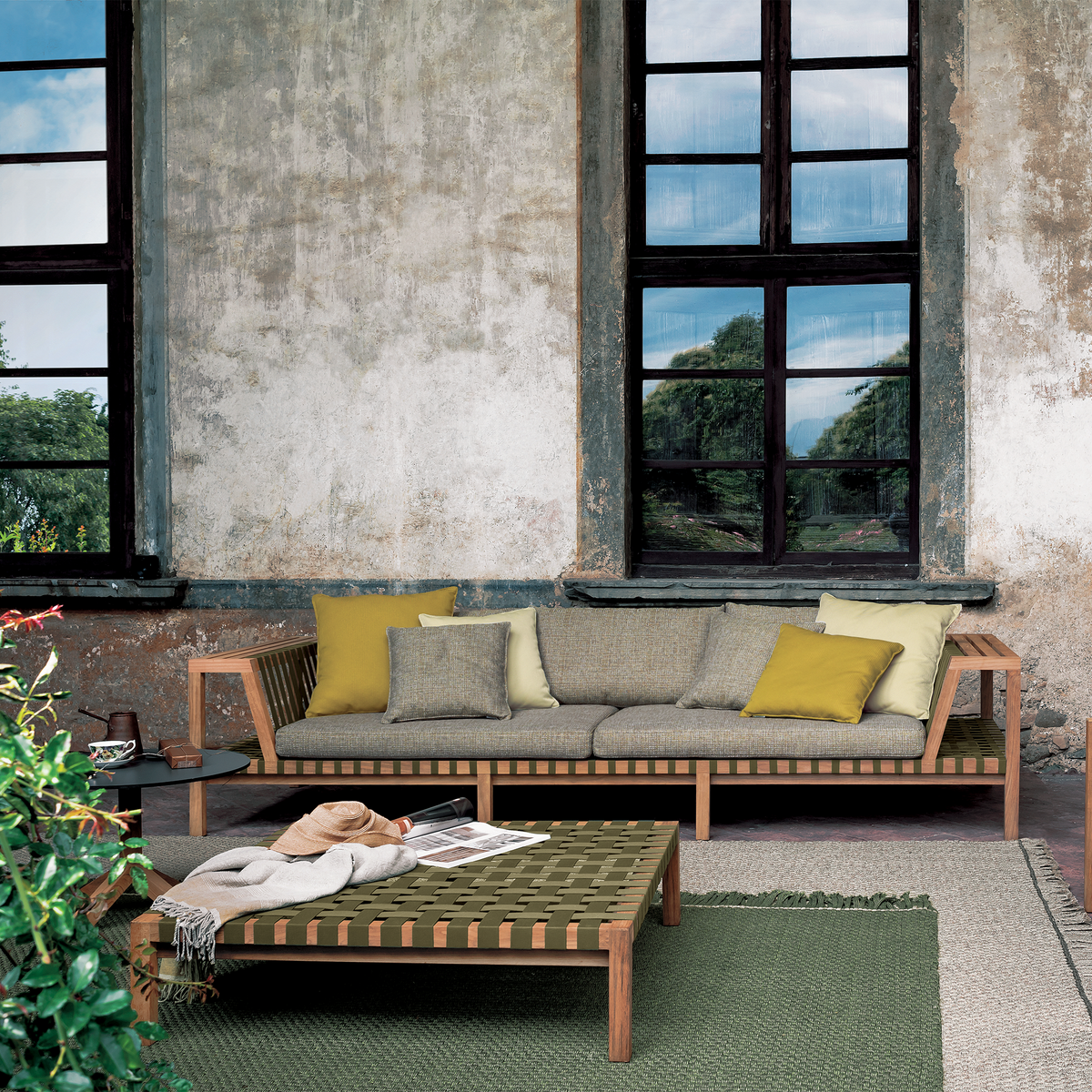 Roda Network Coffee Table 110 x 110 x 38 cm, view 2