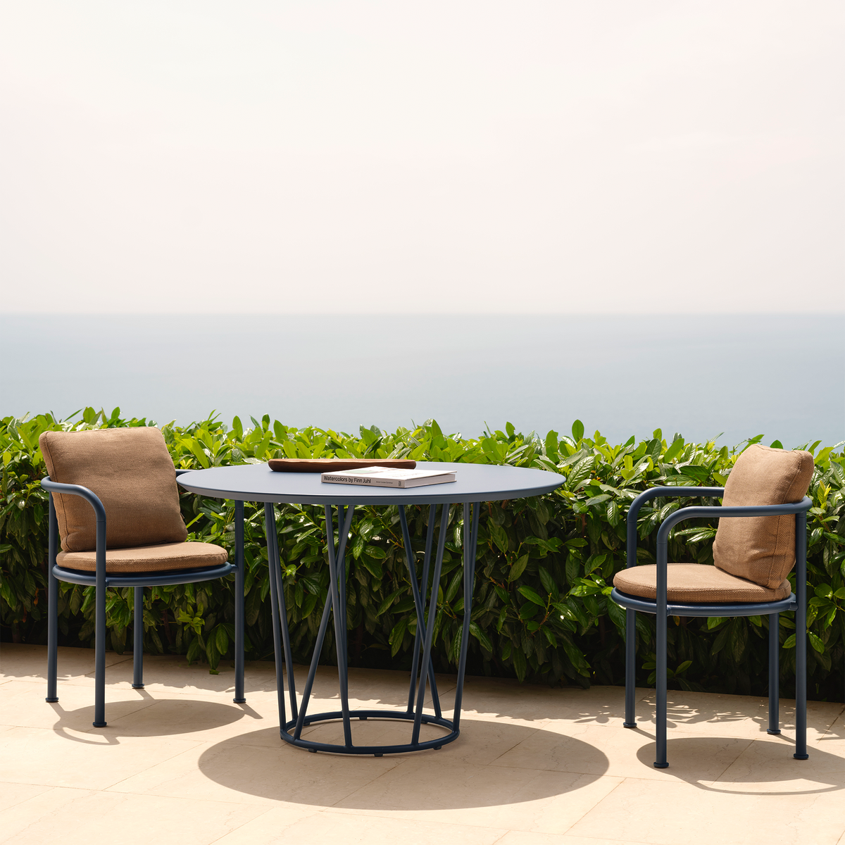 Wild Dining Table 110 dia x 73 cm (69T5)