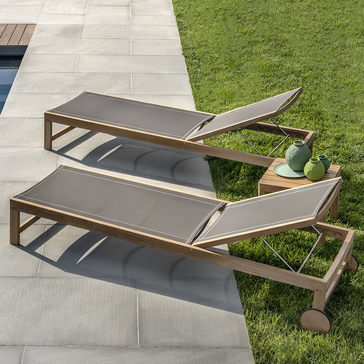 Sand sunbed in Teak and Ethitex
