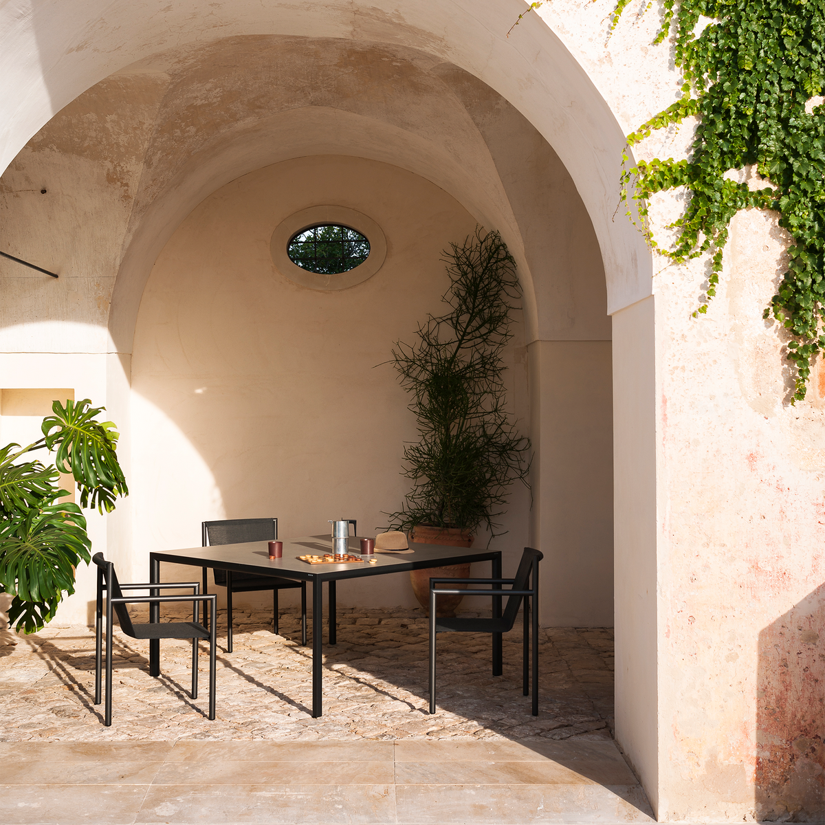 Plein Air Dining Table 150 x 150 x 74 cm