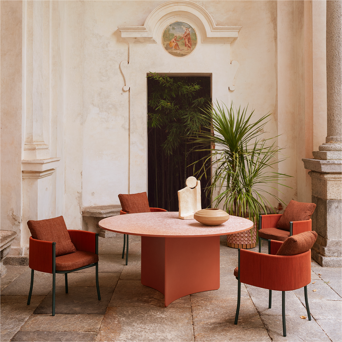 Aspic Dining Table 160 dia x 75 cm