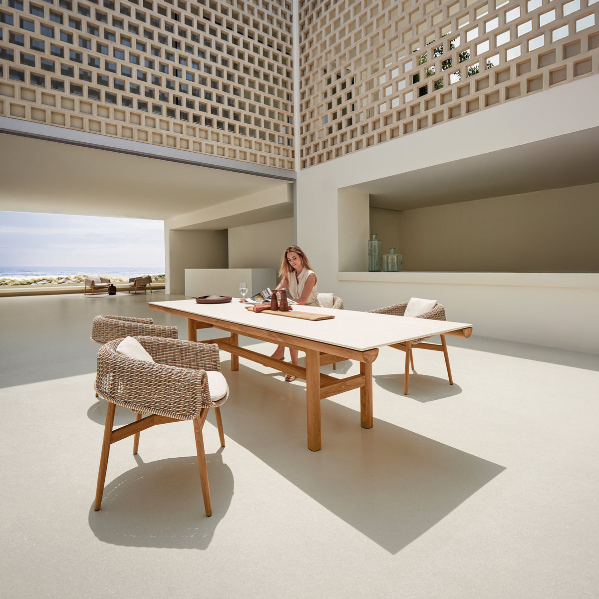 Rail Dining Table 290 x 99 x 74 cm