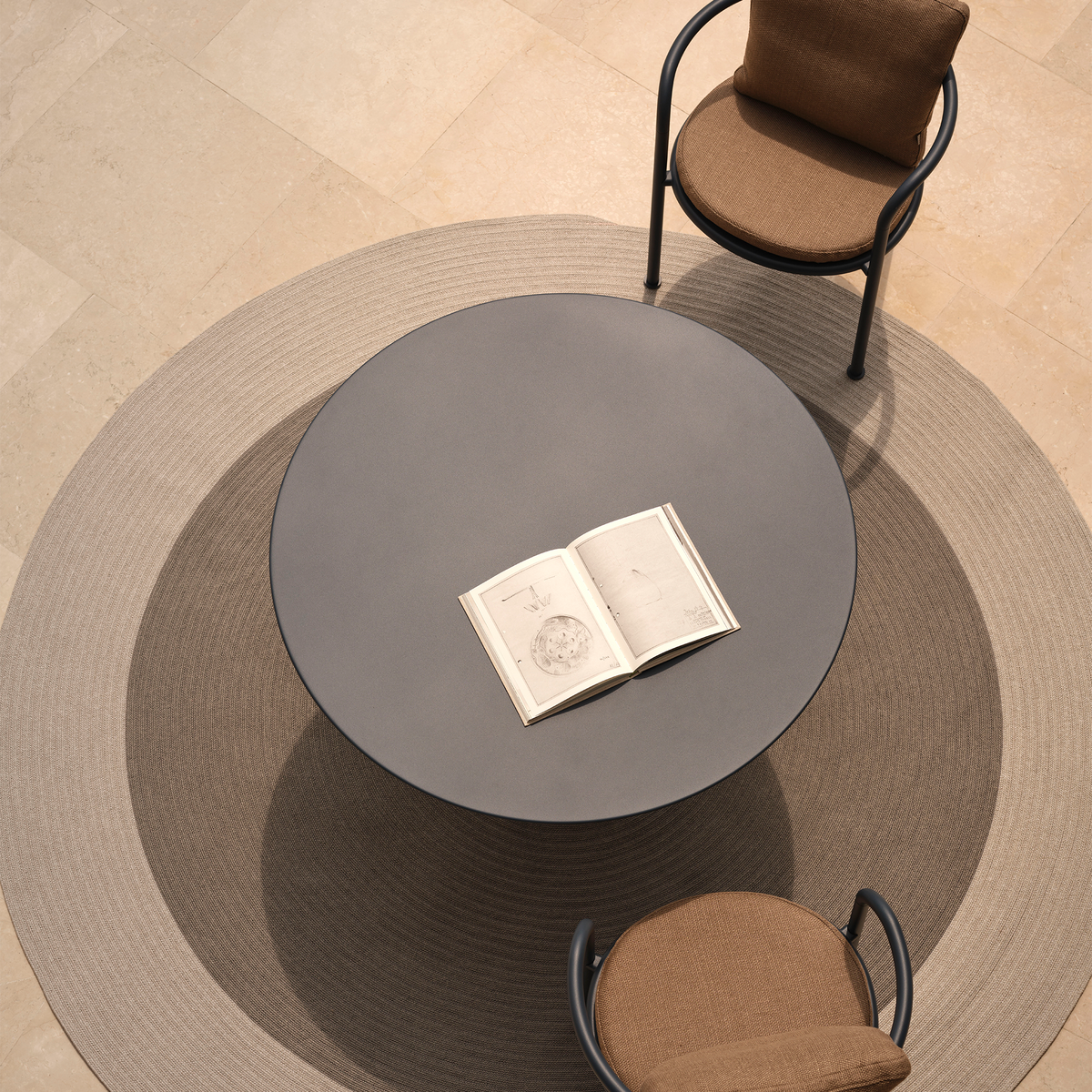 Wild Dining Table 110 dia x 73 cm (69T5)