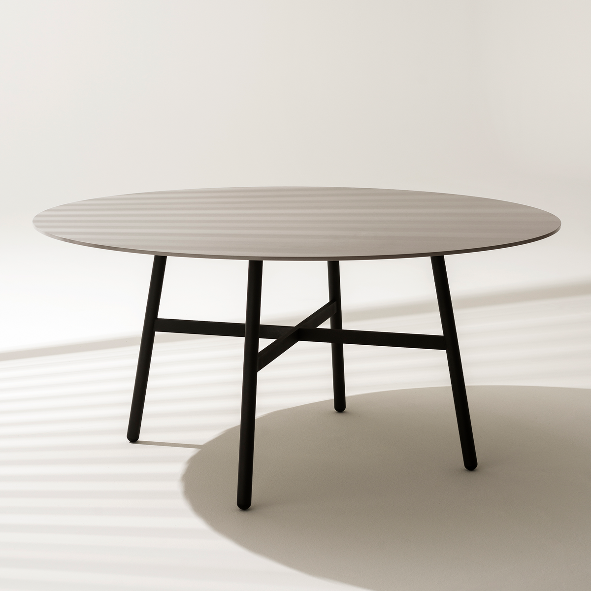Gamma Dining Table 160 dia x 75 cm