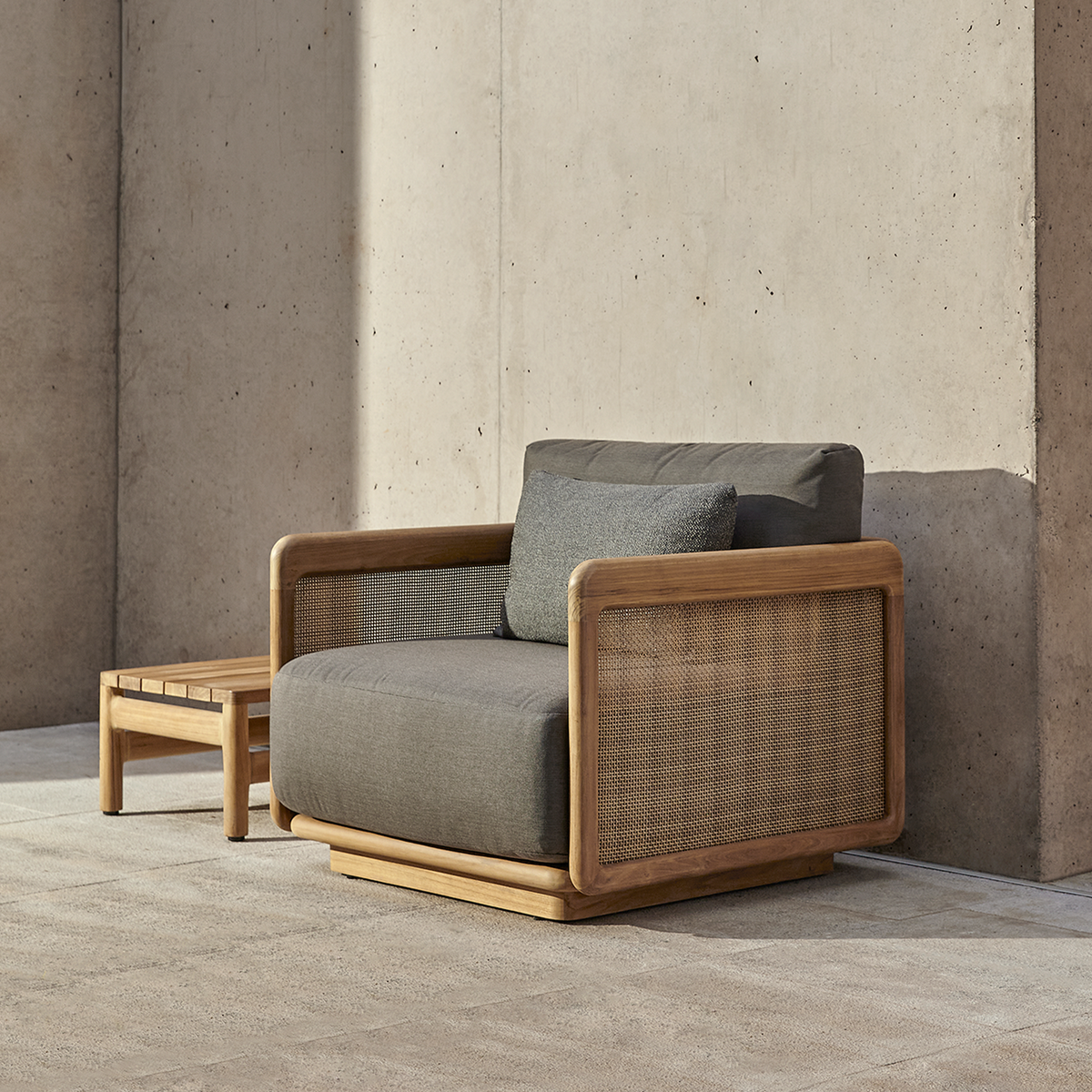 Dock Swivel Lounge Chair