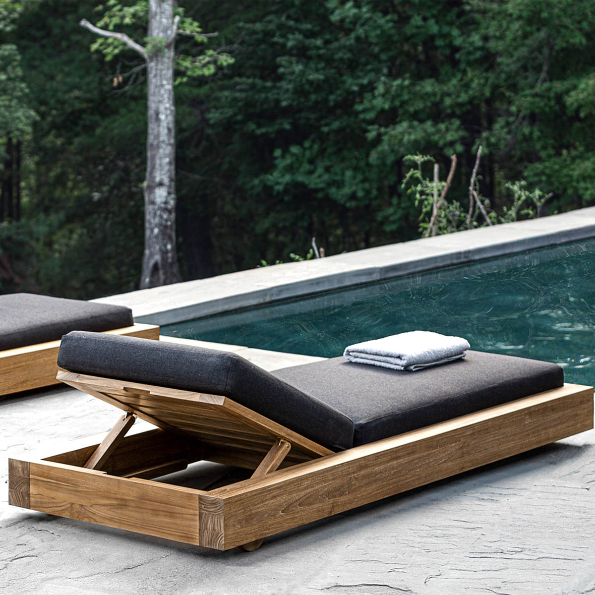 Desert Chaise with Wheels