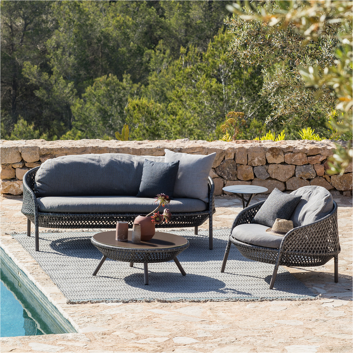 Ahnda 2-Seater Sofa