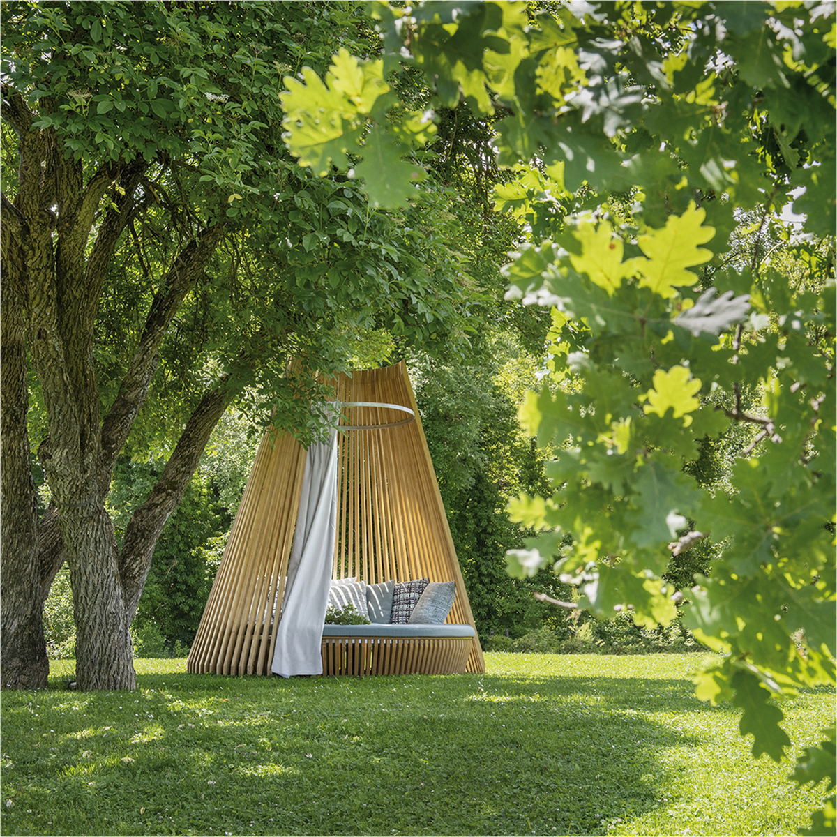 Hut Lounge Bed (Alcove)