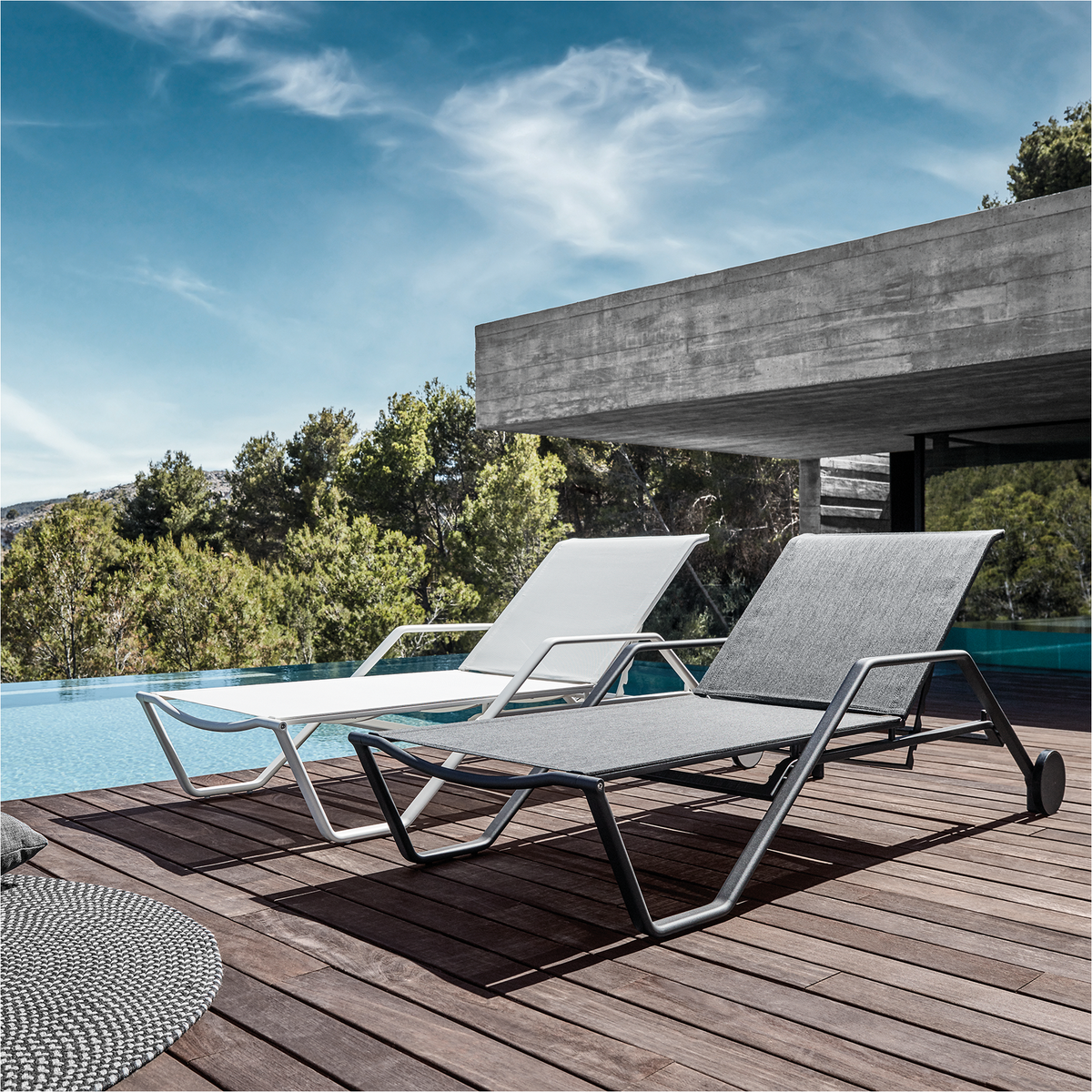 180 Stacking Lounger with Aluminium Arms