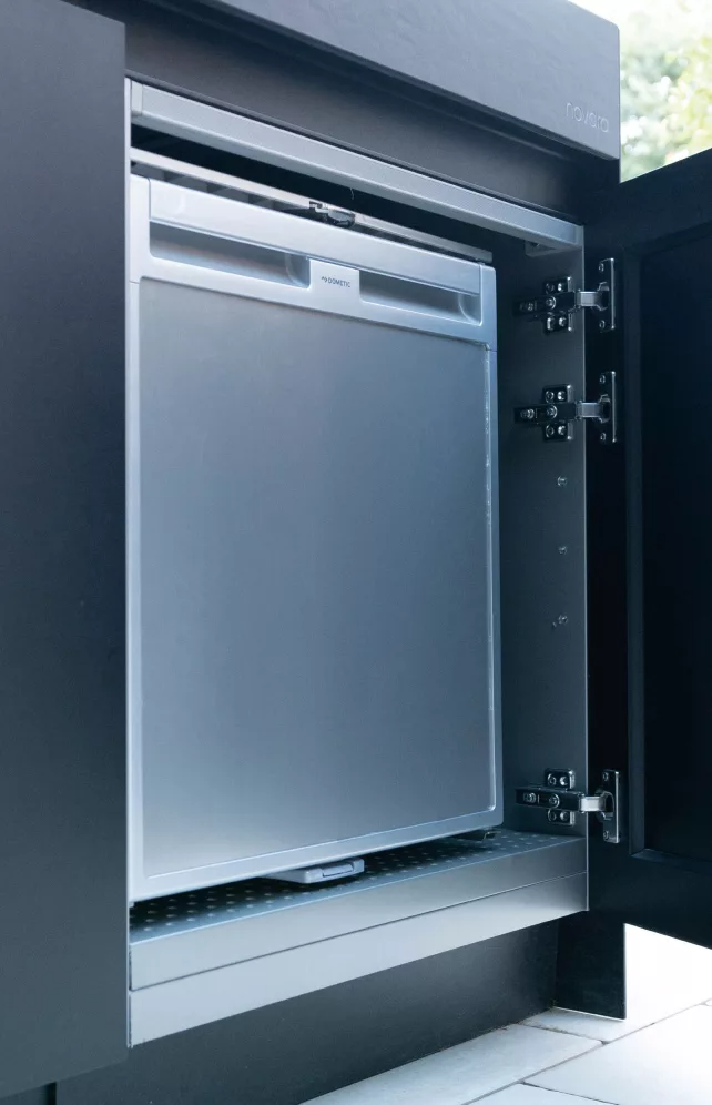 Refrigerator / Ice Bucket