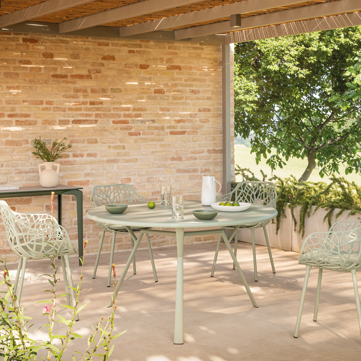 Radice Quadra Dining Table 130 dia x 74 cm